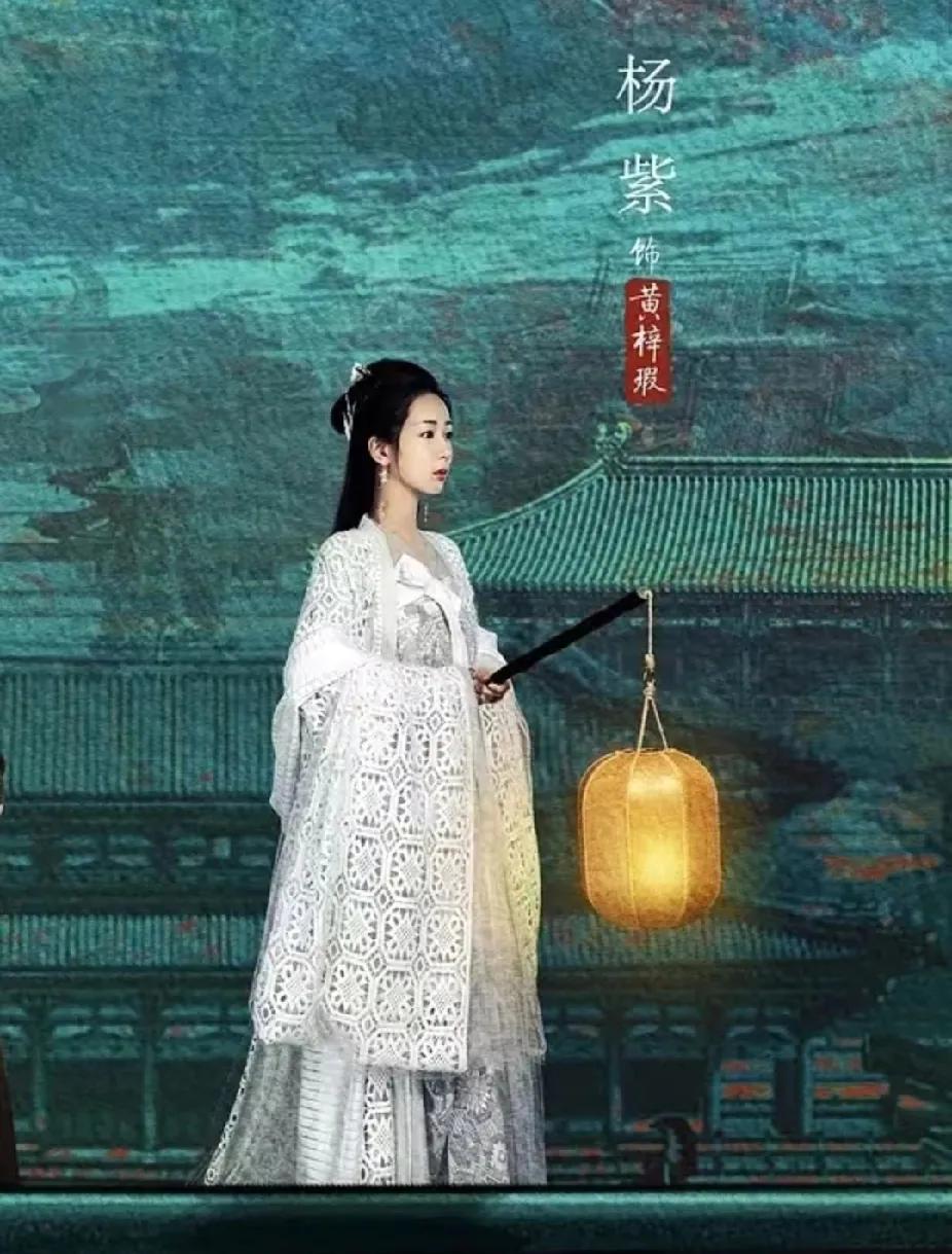 看来今年是无望了，之前说杨紫的《青簪行》六、七月会上映，现在播的是《锦绣芳华》