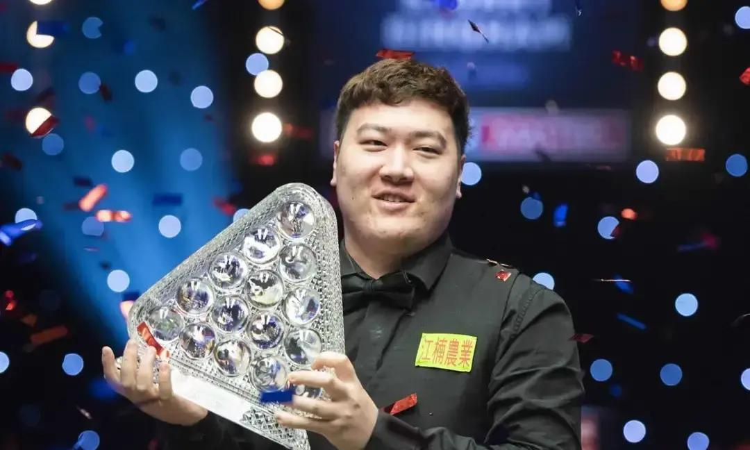 丁俊晖砸开大师赛大门14年，为何中国斯诺克的冠军旗只升起过两次？大师赛有多