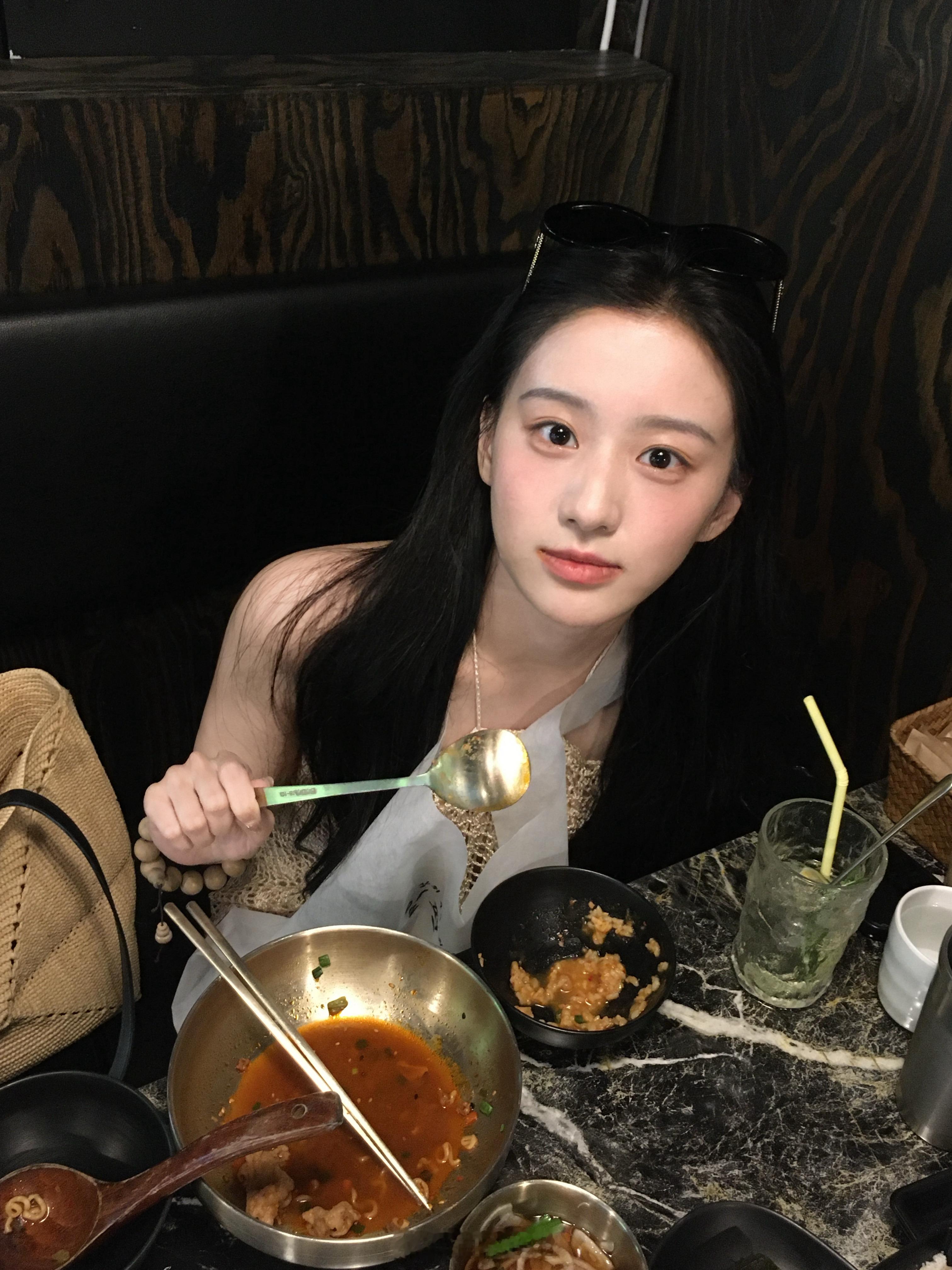 饭后几分钟随手拍～🧚‍♀️包上恩心动的感觉日记好好吃饭​​​