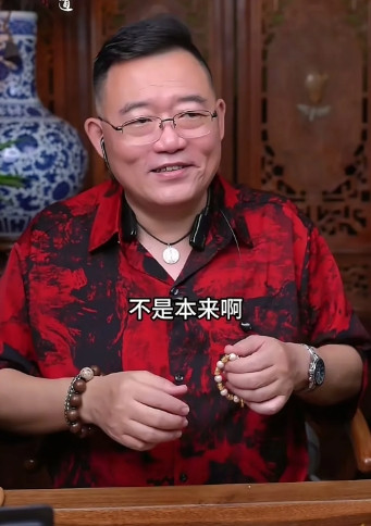 德云社郑好，不藏着掖着了，喊话曹云金。“这个缺心眼的玩意儿，没有明星爱听“我