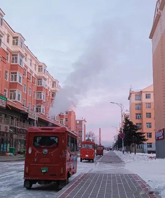 图里河，-40℃极寒天气（冒白烟）这是我的家乡图里河镇，十二月份的每天凌晨七