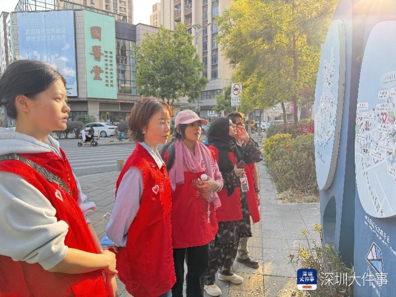 深圳坪山首个国际志愿者服务站成立 为街道外文标识“捉虫”