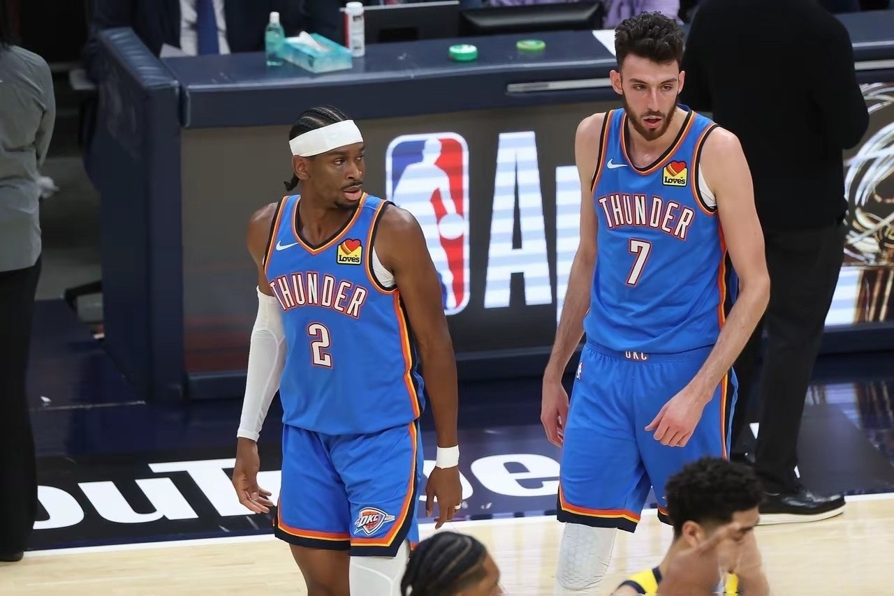 今年西部豪强，似乎都缺了点冠军相。雷霆实力最强，进攻效率116.9排联盟第7，防