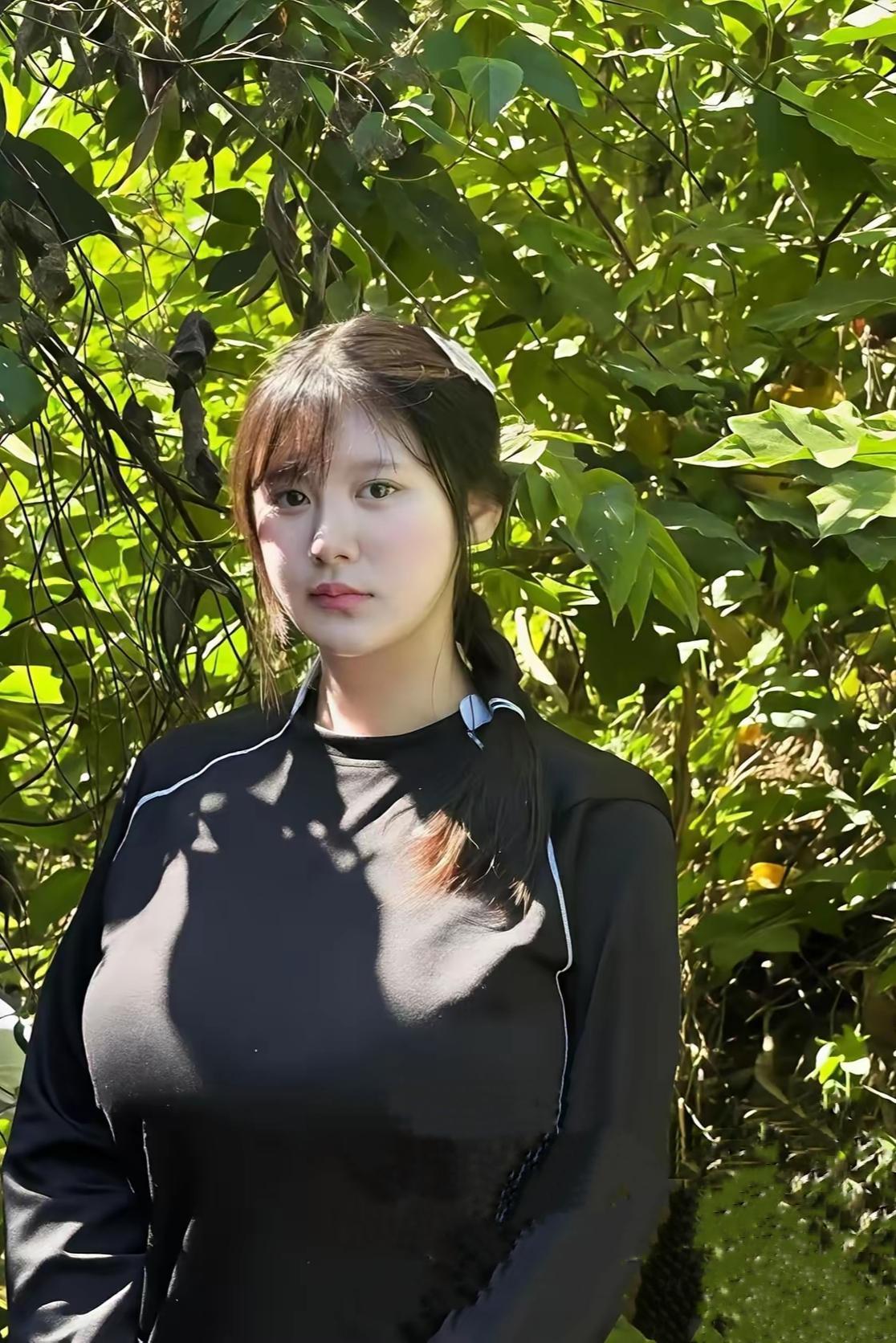 树下的你（现代诗）是风写的诗行，是叶摇的星光，是我看向你时，眼底悄悄