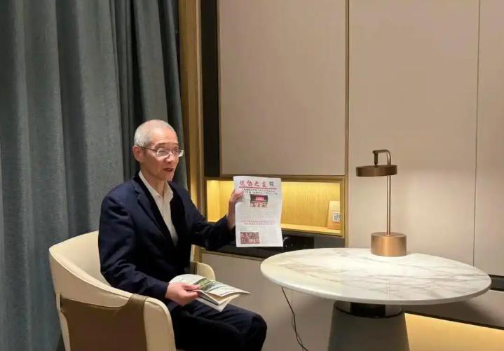 2024年上海，69岁儿子陪96岁老母亲常年住酒店，月租一万。谁料老母在客房卫生