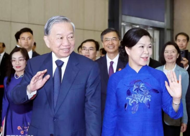 苏林回国火车刚开动就变天？4月17日，苏林带着夫人结束了四天的中国访问，在广