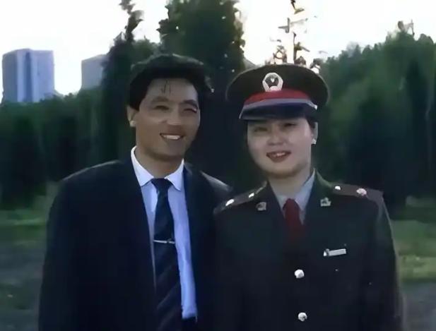 1988年，22岁的浙大女生陈薇拿到唯一保送清华资格，读研时23岁的她在去泰山的
