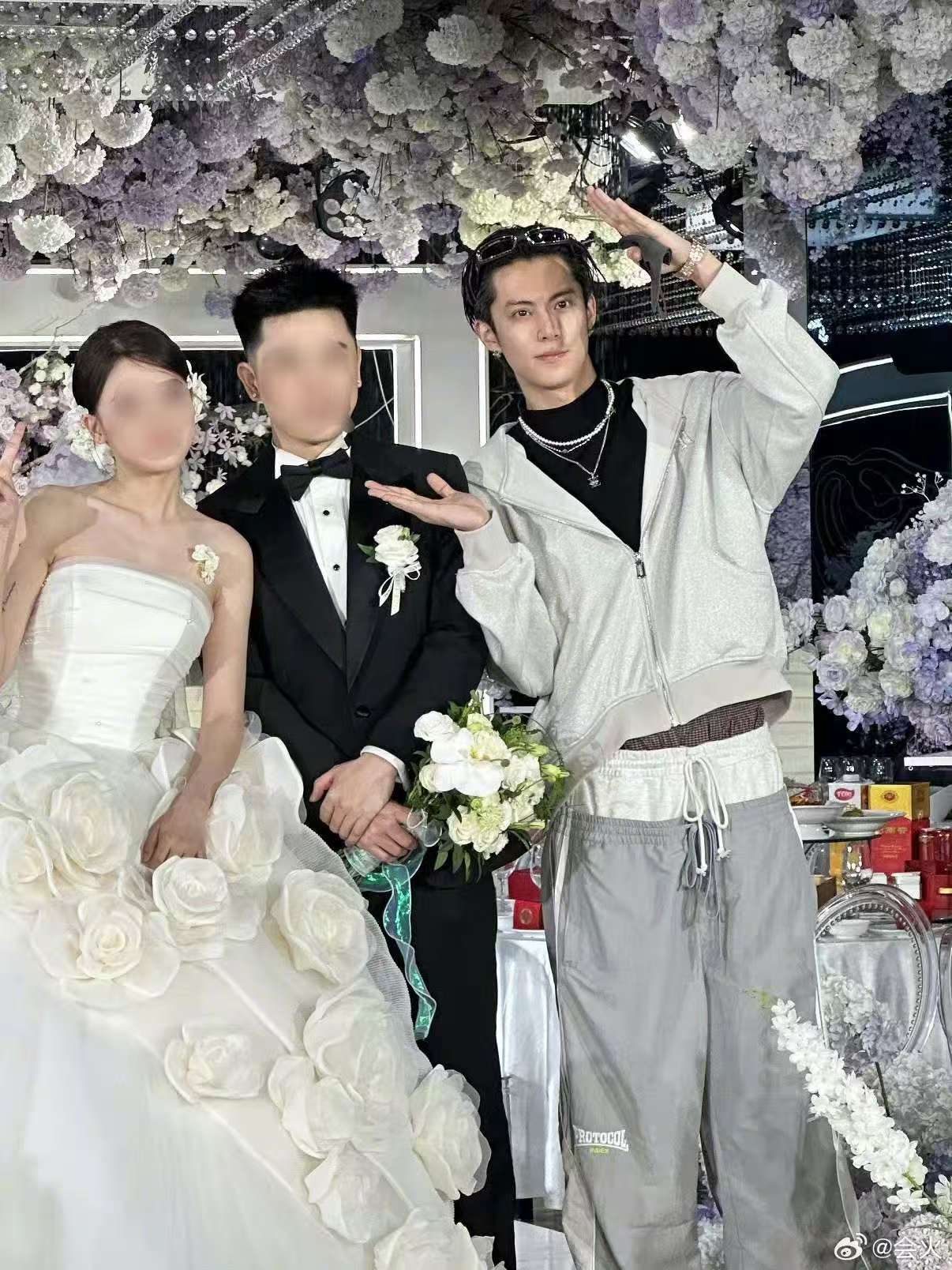 王鹤棣没有觉得比别人高人一等王鹤棣出名后也没觉得高人一等王鹤棣提到发小时那种自