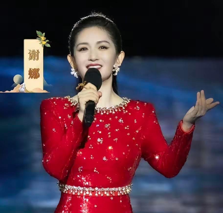 谢娜穿红裙上央视，没人料到她早把台本翻烂了。不是她抢镜，是节目组早盯上她了。7
