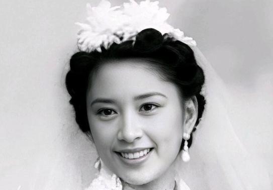 1966年，27岁的胡友松发现生理期没正常来，便问75岁的丈夫李宗仁怎么办。谁料