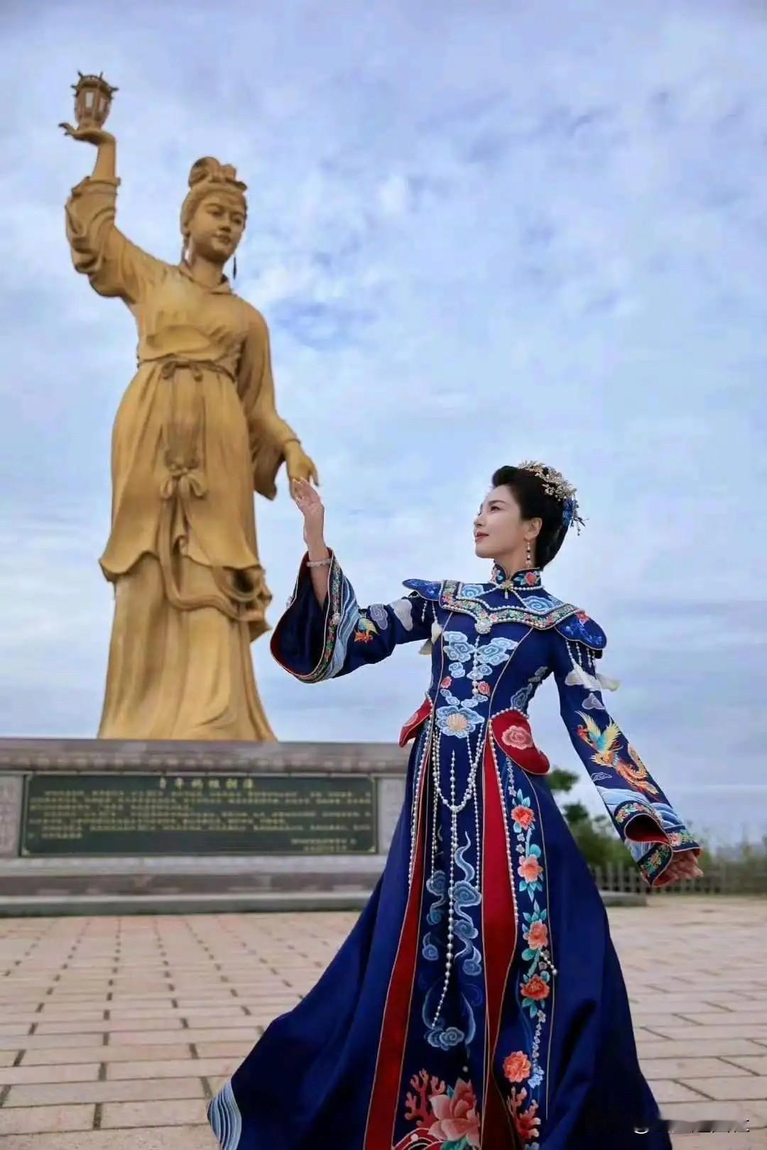 刘涛这一身装扮，那股妈祖的劲儿一下子就出来了，这是造型师有意为之的效果吗？