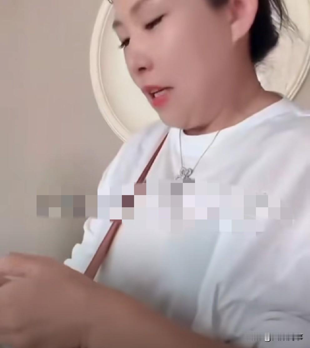 驴姐说错话惹井玺茜生气，自扇耳光道歉并当场转账劝哄！