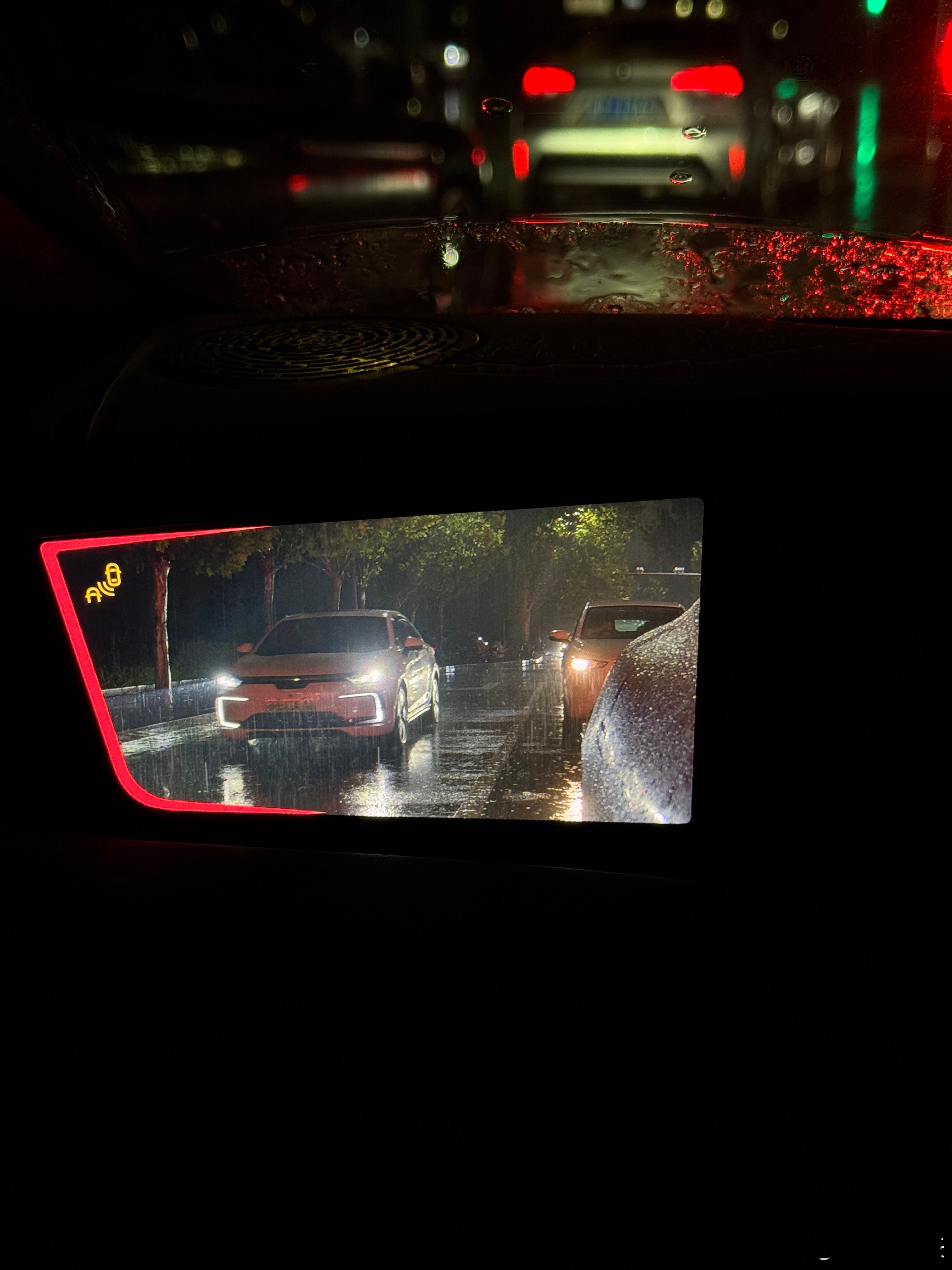 电子后视镜在雨天的黑夜就是神一般的存在[doge]新能源汽车大v聊车​​​