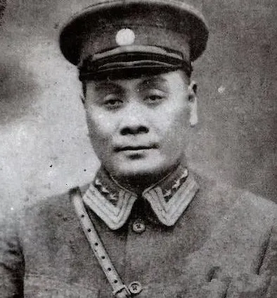 1935年，川军师长范绍增发现小妾和手下私通，就所有人以为范绍增将会两枪结果两人