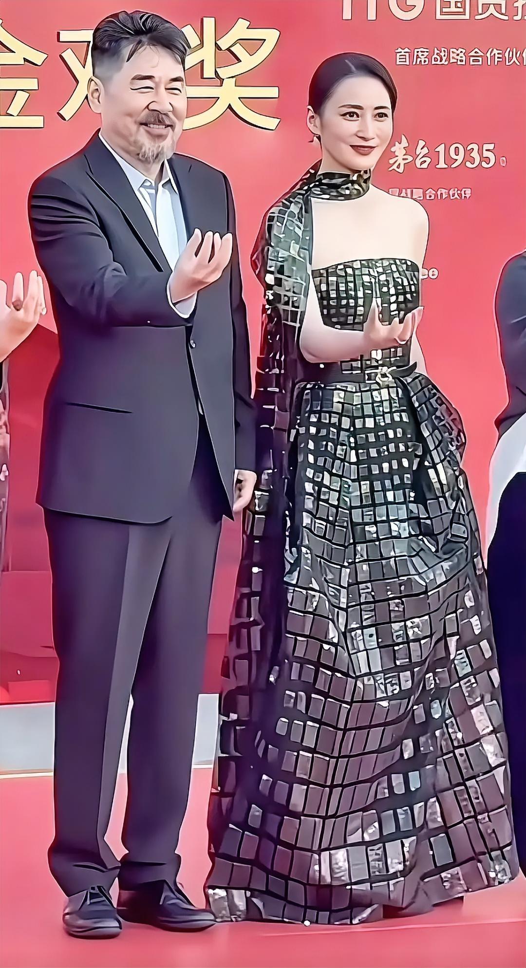 55岁的陈建斌，有一句话要提醒所有男人：外表可以不出众，但一定要提供情绪价值。