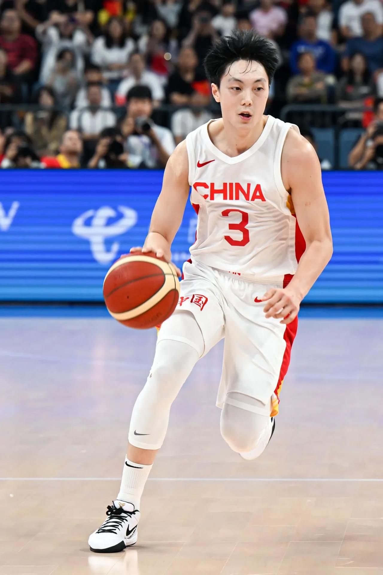理性讨论，CBA下赛季本土分卫身高与体重；广东队；胡明轩1.91米，体重81