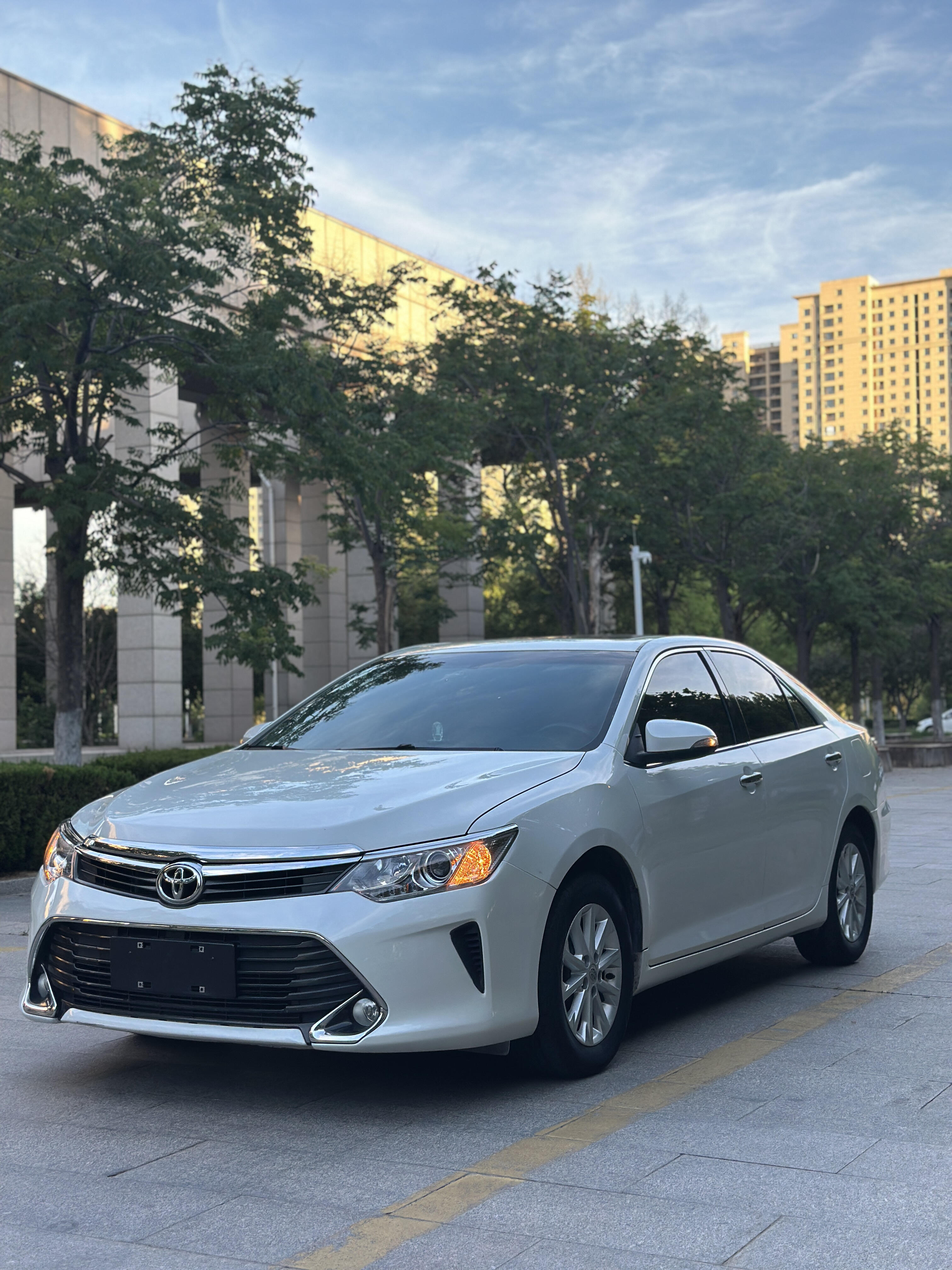 15到25万,合资B级车和入门豪华车,这笔账我帮你算过了这个价位是最容易纠结的一档,凯美瑞、雅阁、迈