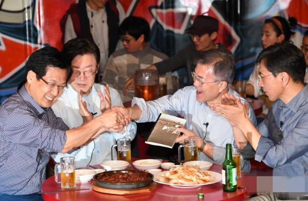 韩国泡菜有那么好吃吗？三番两次出现在李在明餐桌上，总统吃得那么简单。