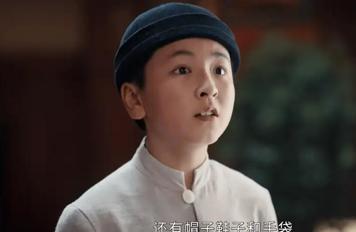 《灼灼韶华》最新剧情中，韶华求职这一段，真应了那句：人靠衣装马靠鞍，先敬罗衫后敬