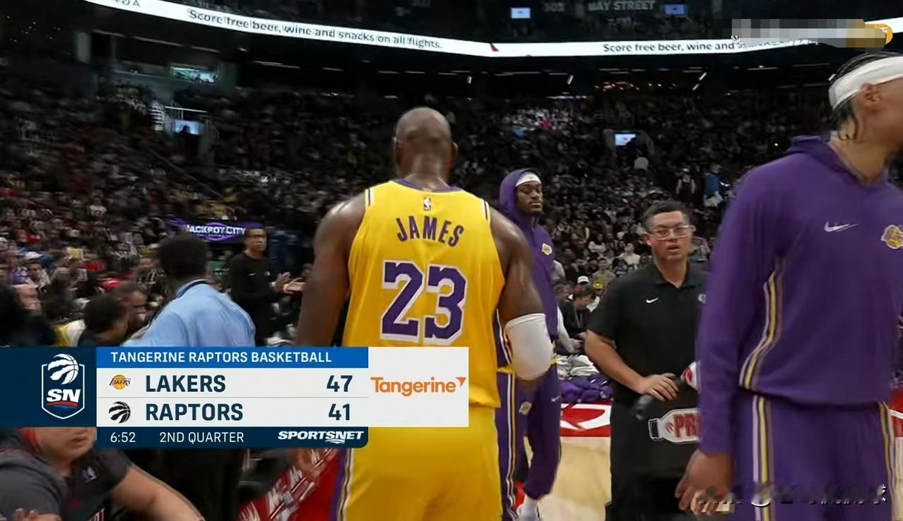 湖人超级球星詹姆斯真是太懂怎么赢球了！在今天湖人客场以123：120击败猛龙的比