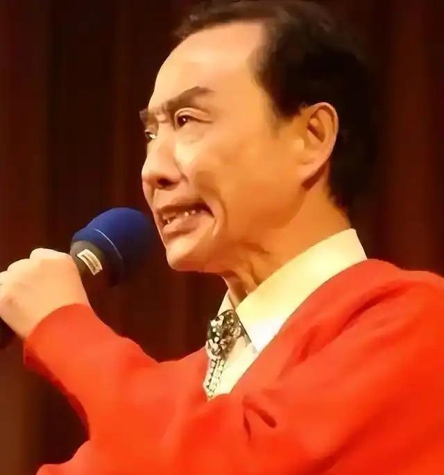 著名京剧演员宋玉庆唱了一辈子打败美帝，晚年却定居了美帝。宋玉庆因在奇袭白虎团中饰