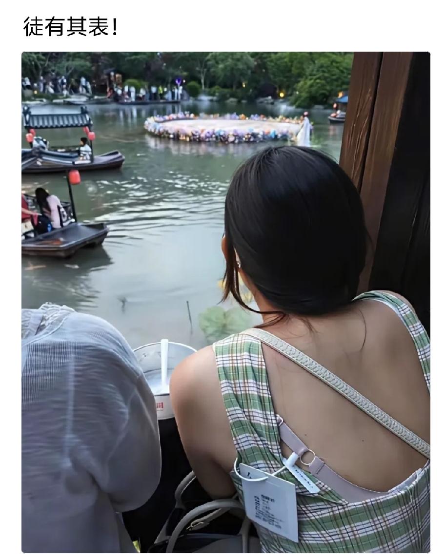 我建议商家发现有汗味的，狐臭的，衣服洗过的都不能七天无理由退货[滑稽笑]