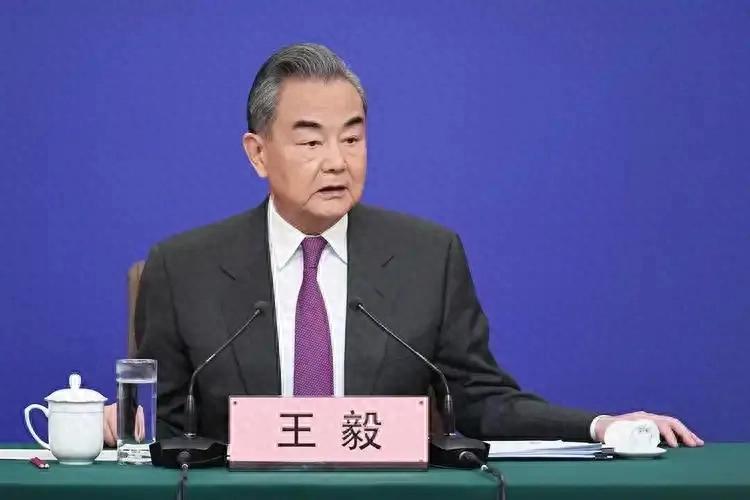美国深夜紧急致电中国！9月18日外交部发布消息，中美外长17日通电话。就在伊朗外