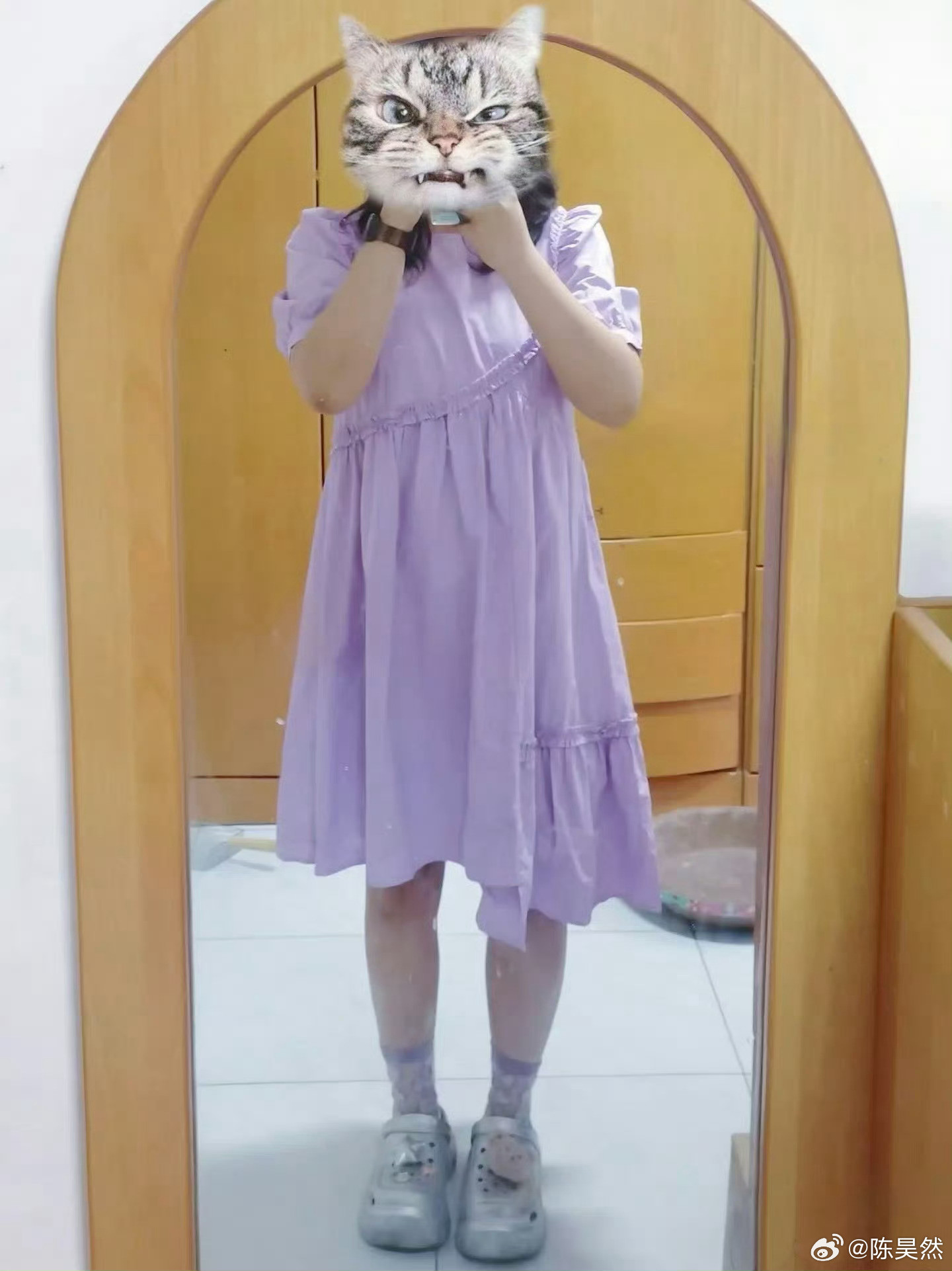 我真的很反感妈妈摸着我的裙子说好看​​​