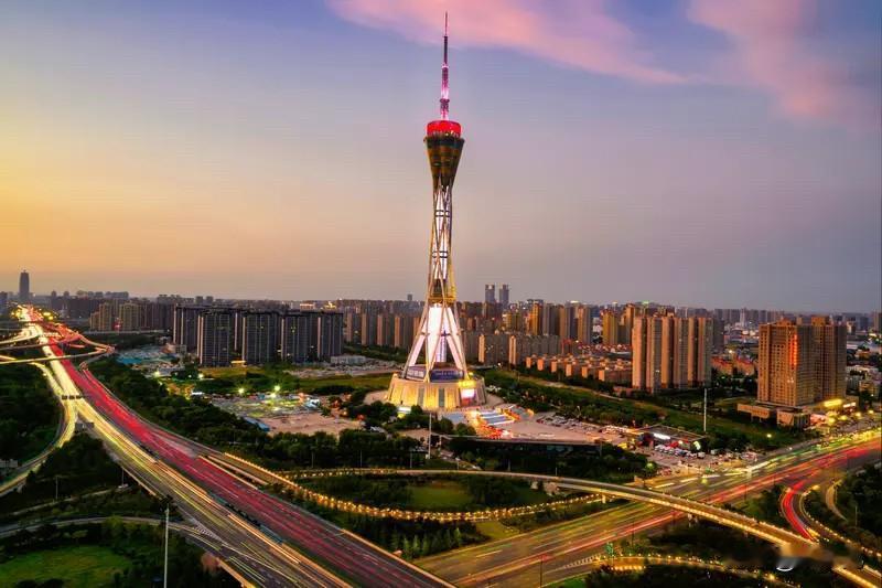 郑州楼市：从2021年至今，各区行情差距巨大：✅中原区，从1.3万跌到82