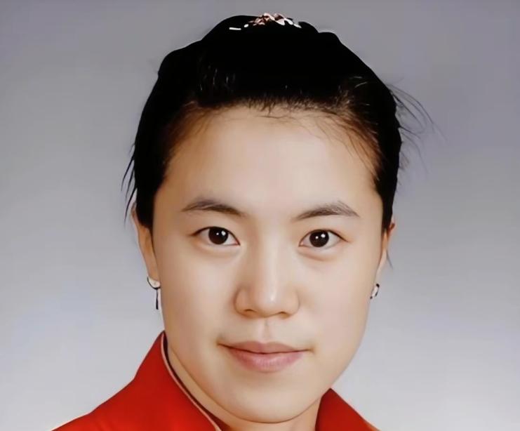 意难平！眼下最难受的人，恐怕非王楠莫属了！熟悉国乒的观众，没人不认识王楠。 