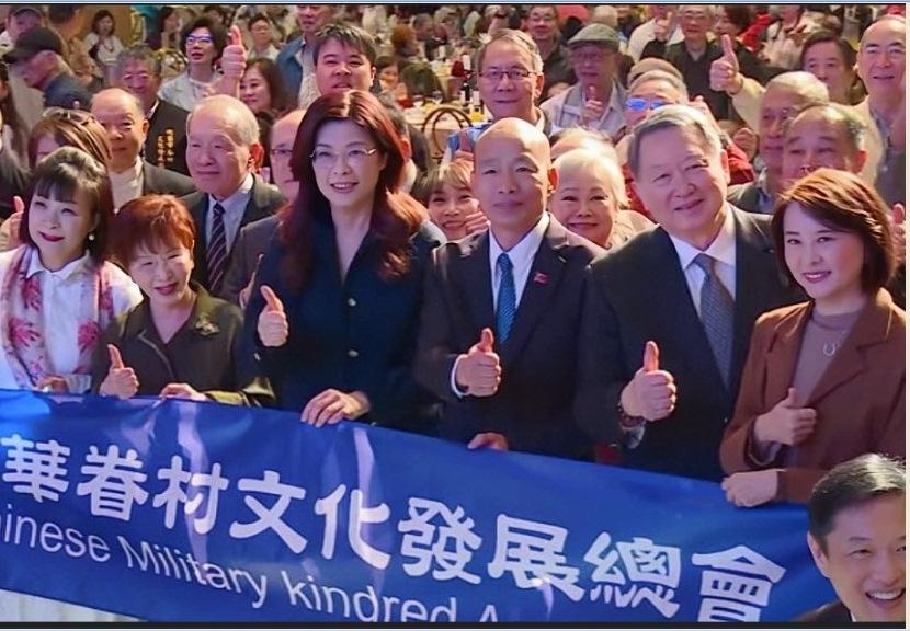 国民党主席郑丽文28日称自己是“陆配”之女。她表示，她从小在台南的精忠三村长大，