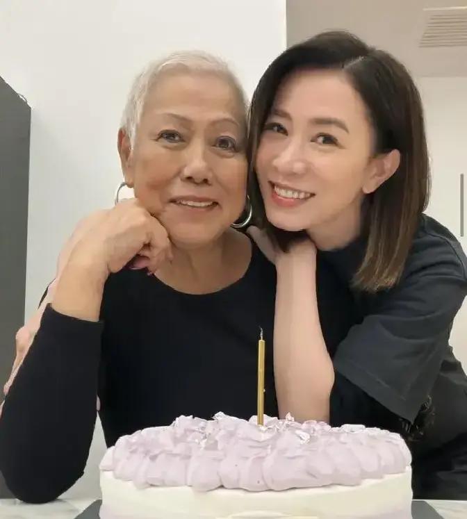 香港女星佘诗曼50岁生日刚过，就在采访中直言不讳：自己早几年就去律师那儿签了遗嘱