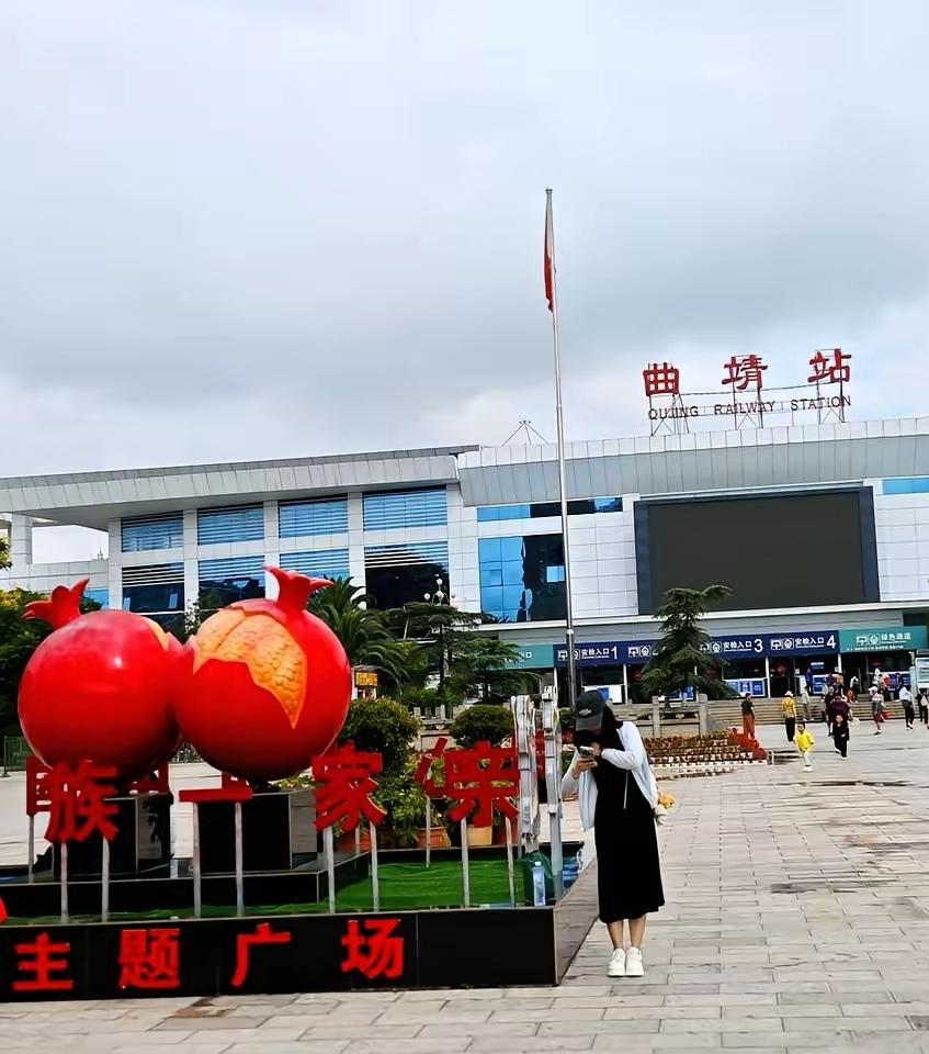 高兴！成都朋友来曲靖避暑了昨天下午，成都的两家朋友也来云南曲靖避暑旅居了，我