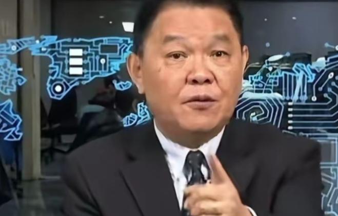 这两天台湾那边一个叫黄征辉的退役舰长上了电视，一上来就火力全开，直接把两岸议题讲