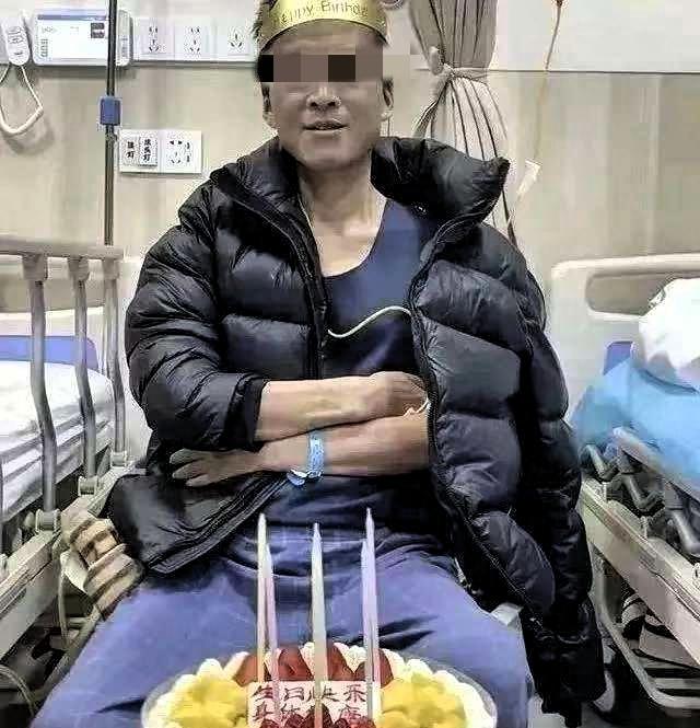看完哭了！陕西咸阳，47岁装修工人赵卫东确诊肝癌晚期，突如其来的结果，让妻子和儿