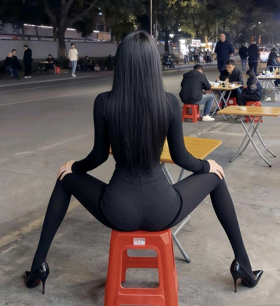 为什么黑色丝袜不好看也有人喜欢穿霸气侧漏的黑衣女孩！