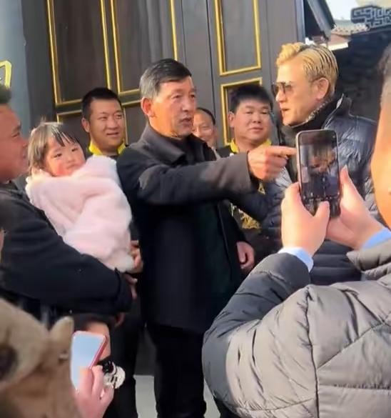 方媛父亲太聪明了，当年女儿和郭富城谈婚论嫁的时候，考虑到四大天王的身价，再结合安