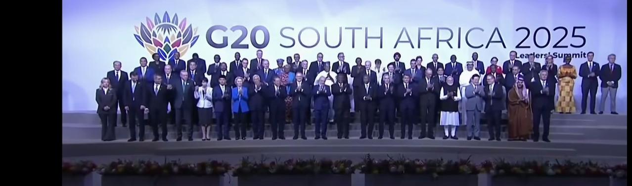 2025年11月22日在南非召开的G20会议，美国派一把“空椅子”出席，因为川普