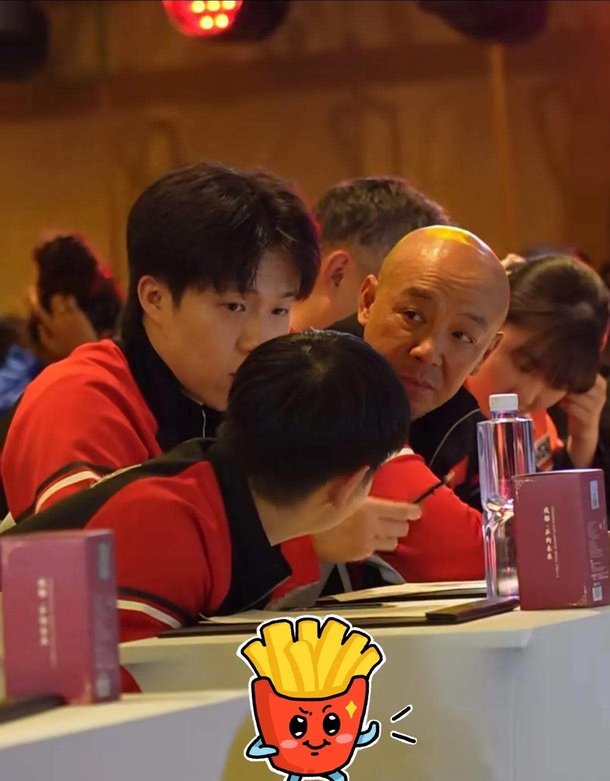 哈哈哈，全网都在狂夸这次成都混团抽签的座位安排，简直太懂人心了！其实这得亏肖爹