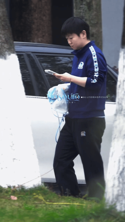 3.19日，莎莎下训，网友说，今天是莎莎自己哦，好偷，走啦，偷豆包去啦🤭莎