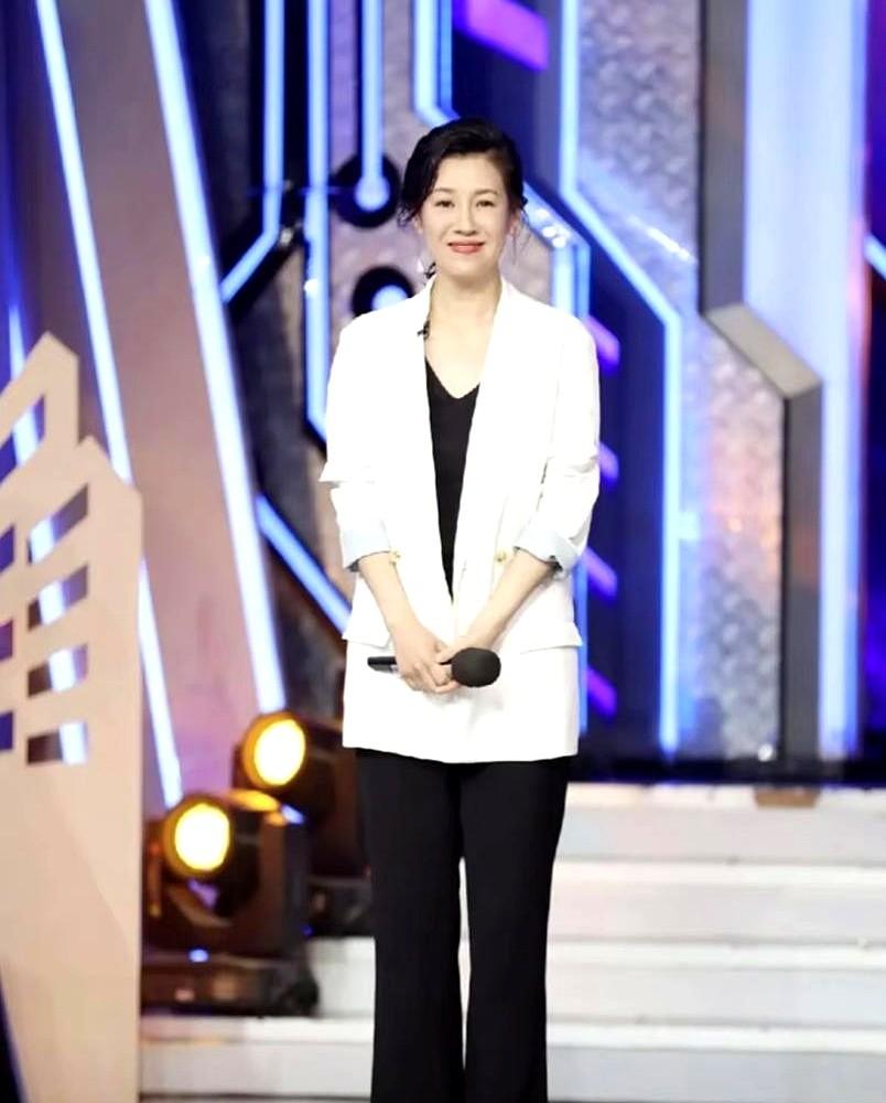 刘琳这演员，真有点东西。她北影毕业，跟徐静蕾同班，早年还拿过新加坡国际电影节