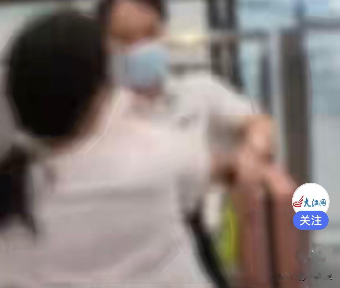 太吓人了……近日，广州东站一女子坐C字头城际列车，不熟悉车站布局，不小心走错了
