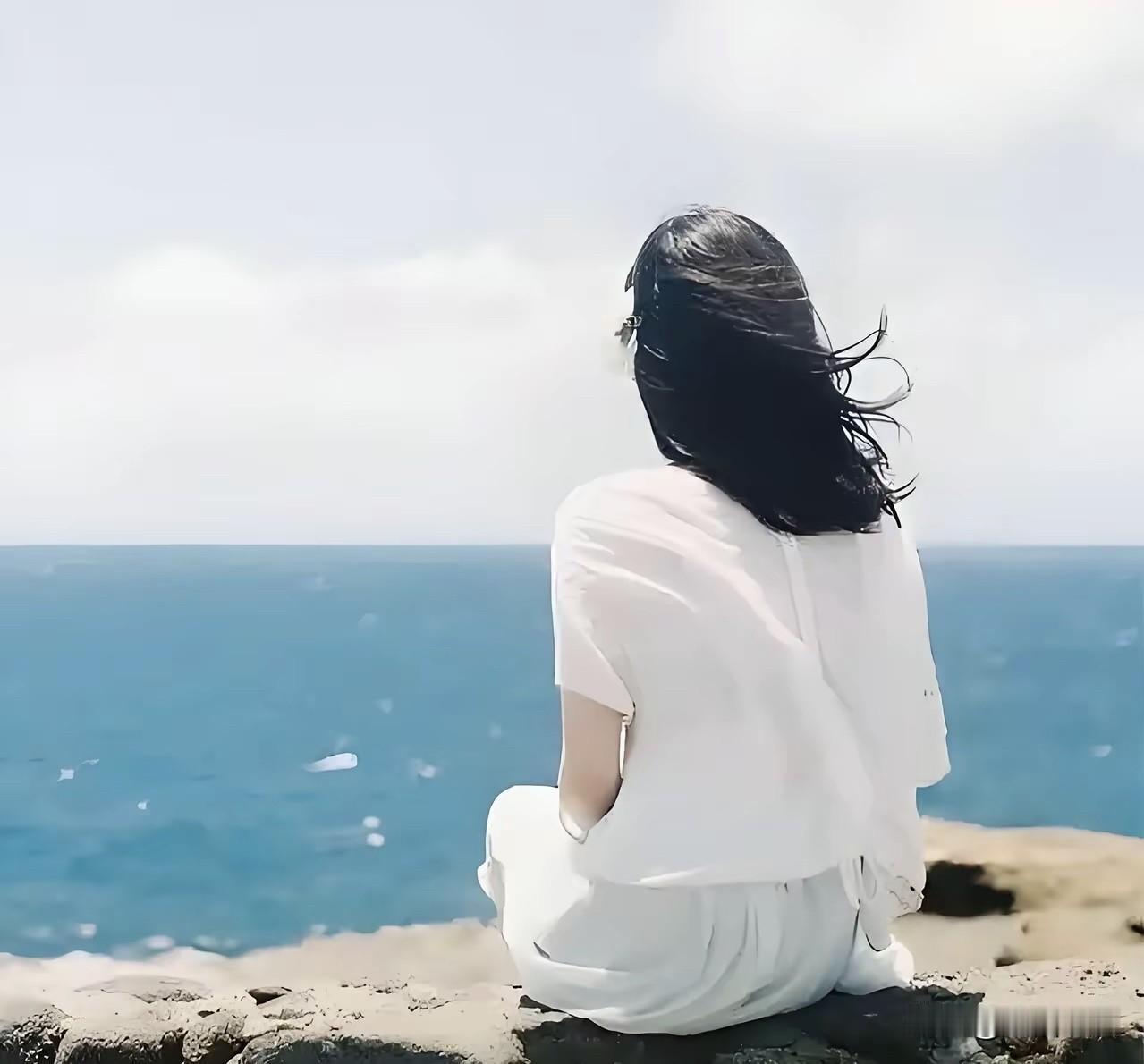 离婚后，幺蛾子更多了……我今年50岁，离婚一个月了。因为怕别人说三道四，所