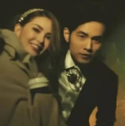 昆凌越是表现出落落大方坦然接受周杰伦所有的好，和他谈一场最普通最朴素的会吵架拌嘴