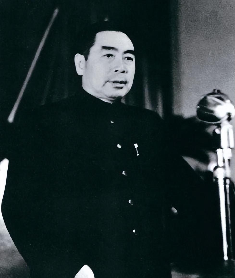 🌞1956年，一名外国记者问周总理：若蒋介石带着台湾回归中国，会怎么安排，