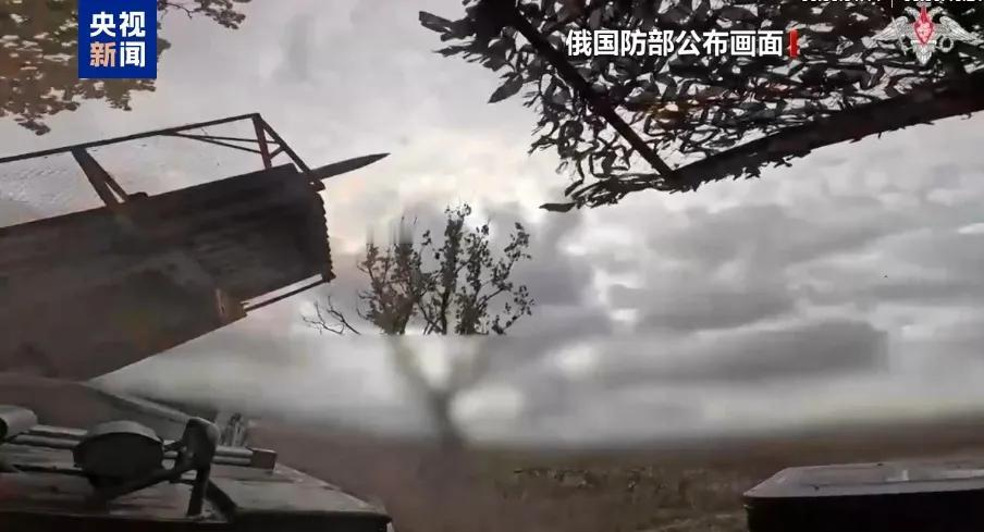 乌军败退！果然红军城以后，乌军不可能守住据央视新闻客户端12月24日消息，