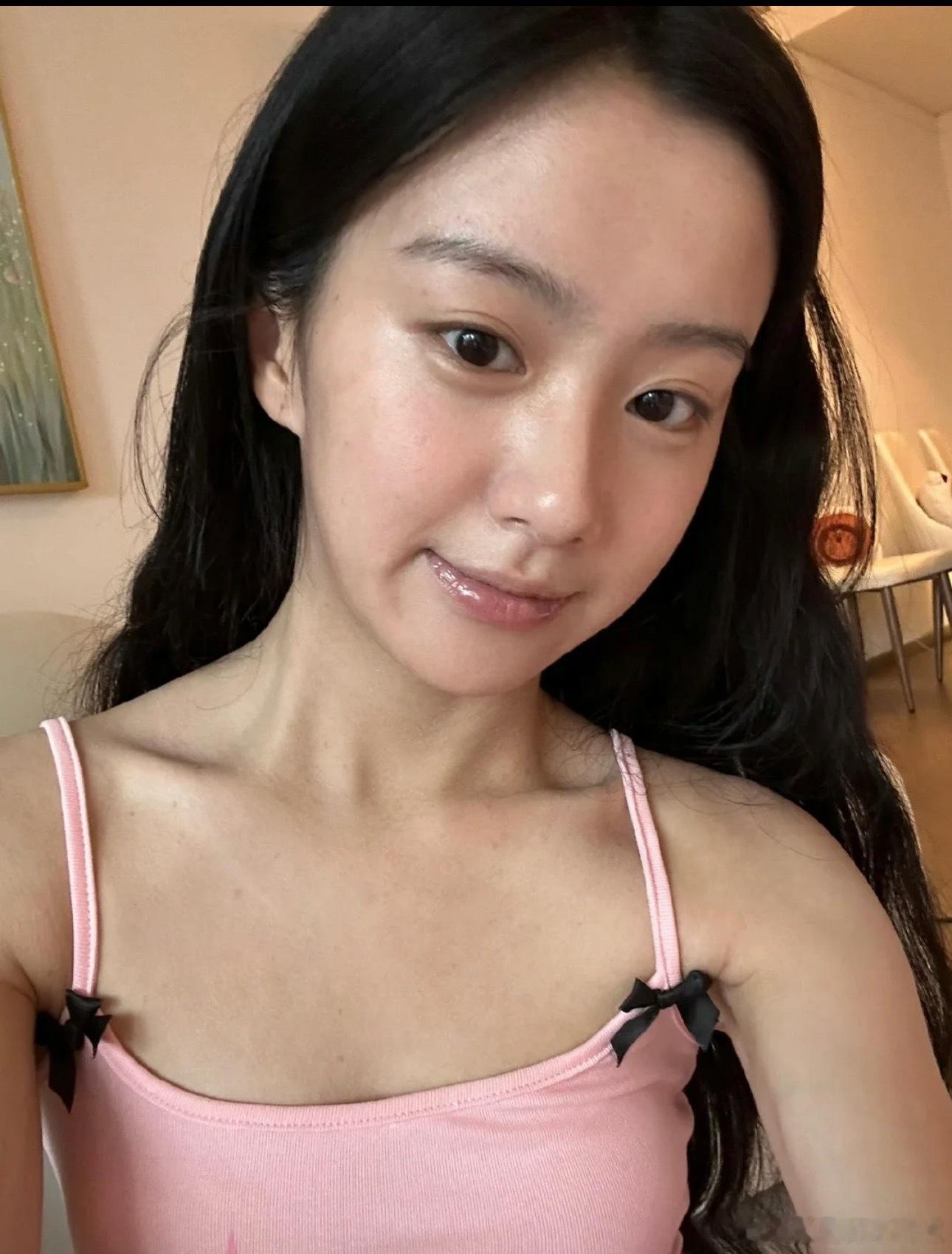 我天她是敢真素颜的！！！现在的小花真无所畏惧​​​
