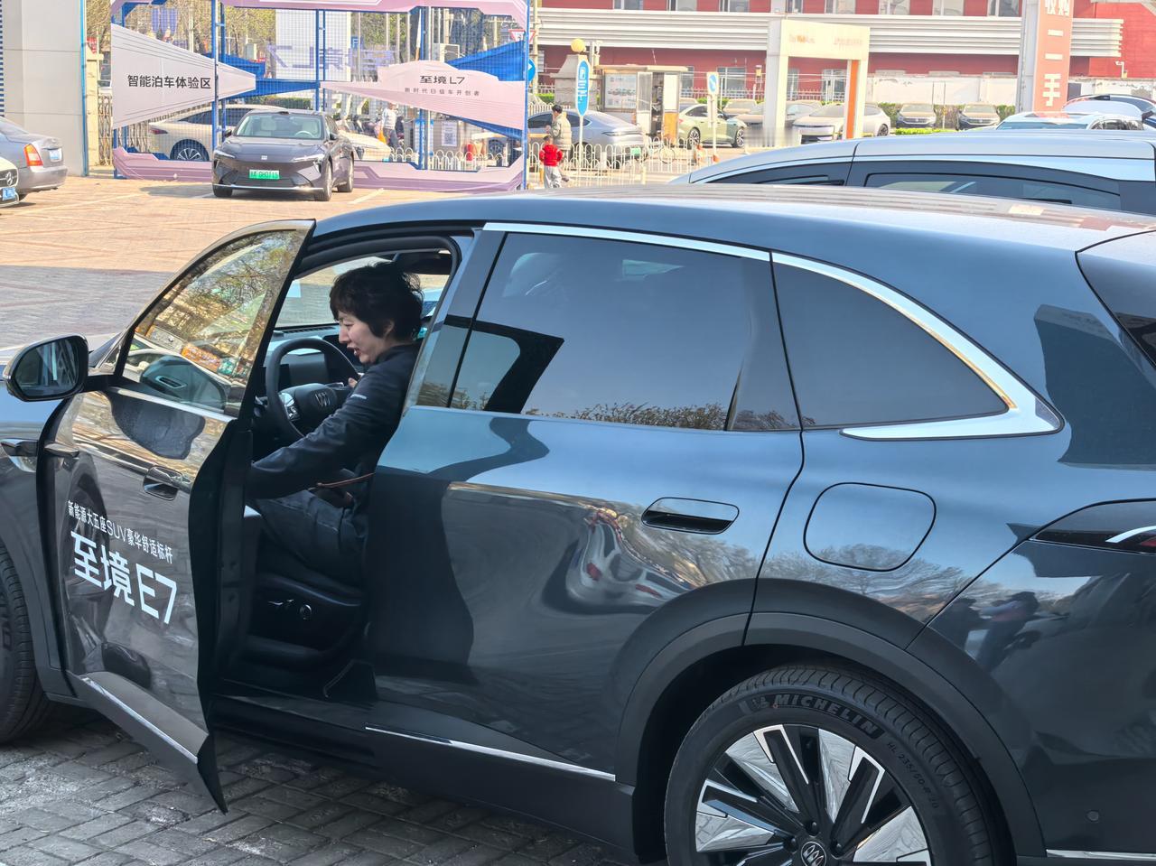 儿童保护侧气帘受二胎家庭热捧，安全配置全系一致。别克至境E7正式公布了16-2