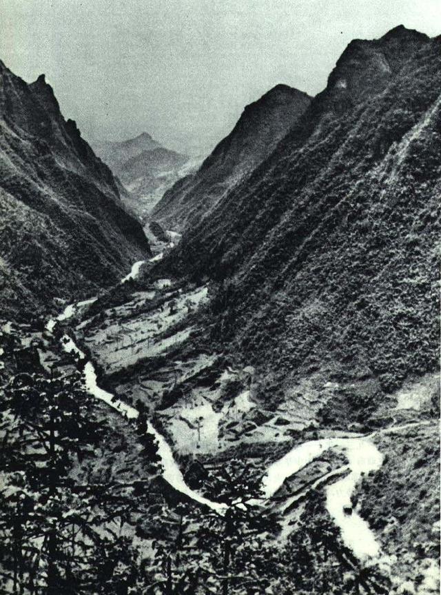 不懂地图打不了仗：为什么第二次打娄山关，能取得长征首个大胜仗1935年，中央