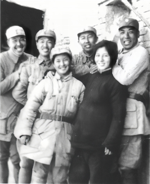 1959年庐山会议之后，回到北京继续召开军委扩大会议，老战友黄永胜猛烈攻击邓华说